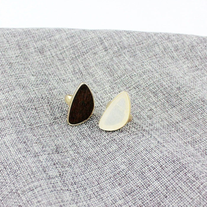 Wood Accent Fashion Ring — Modern Natural Style